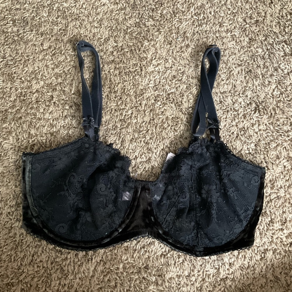 Victoria’s Secret unlined black lace bra